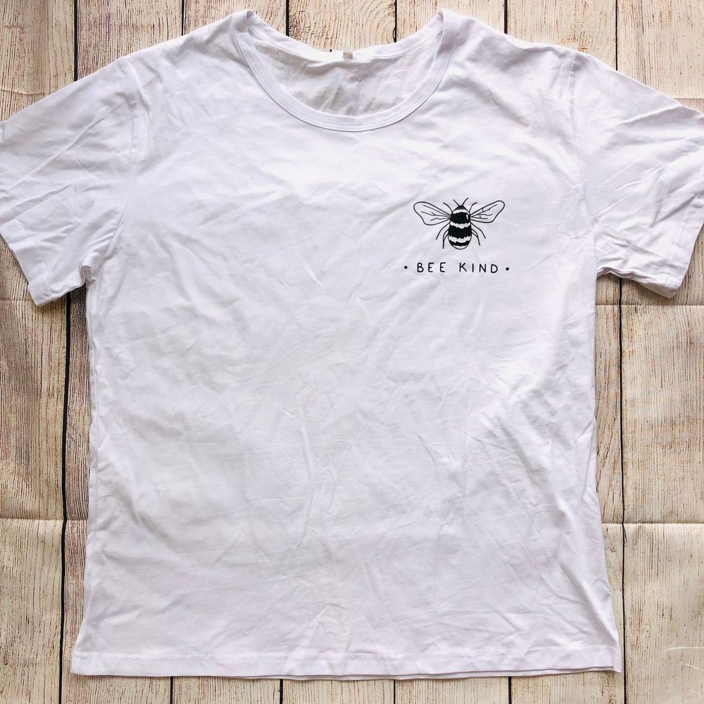Nwot Womens XXL Bee Kind Short Sleeve TShirt
